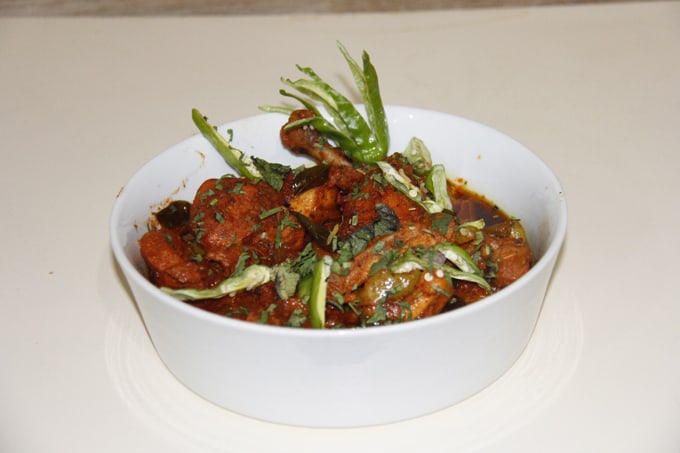 Hyderabadi laal chicken