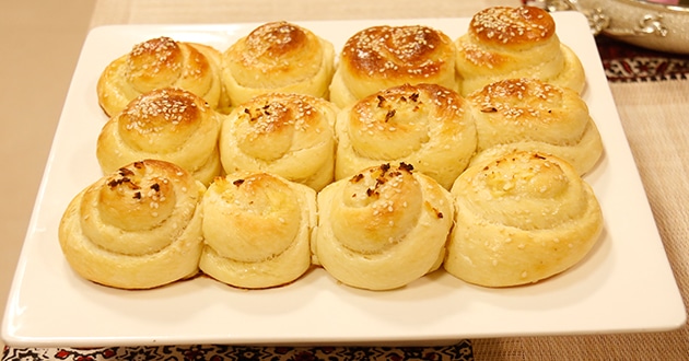 Melt-in-the-Mouth Garlic Rolls