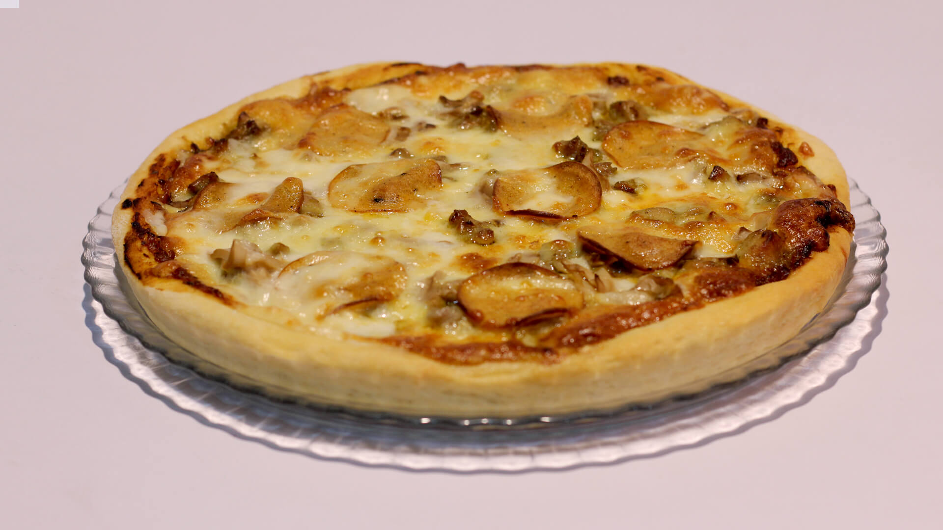 Reshmi Tikka Pizza | Mehboob's Kitchen