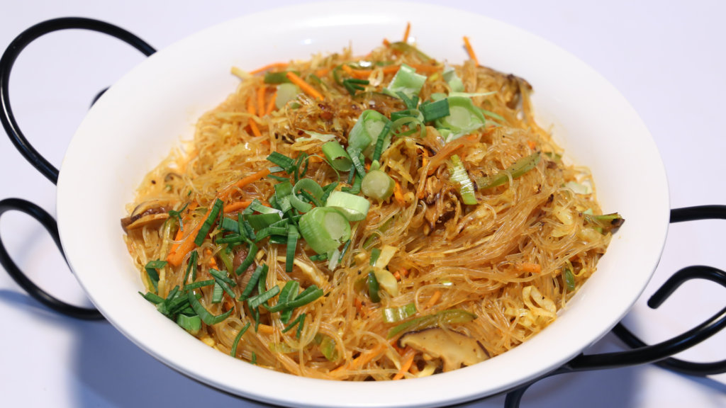 Vegetable Singapore Noodles Recipe | Food Diaries