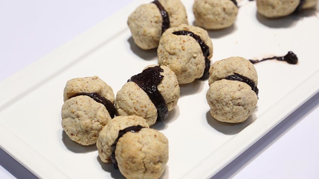 Lady's Kiss Cookies Recipe | Food Diaries