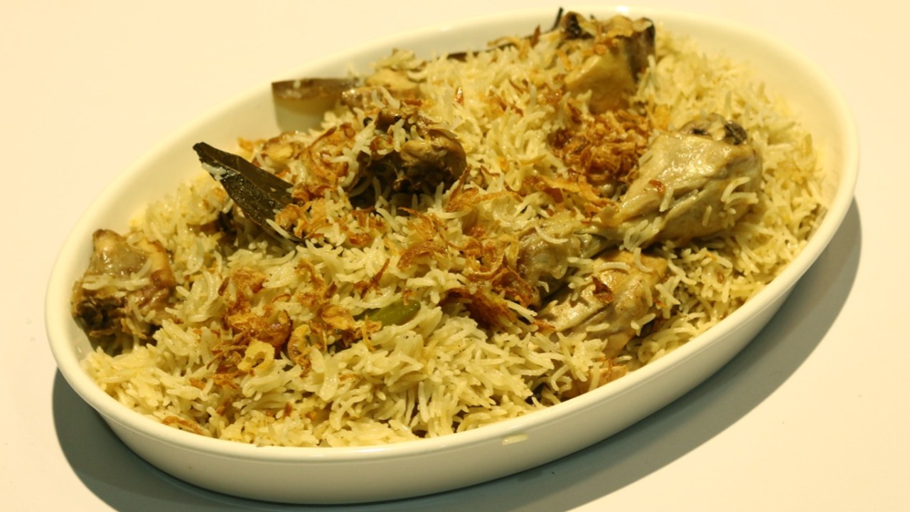 White Chicken Pulao Recipe | Dawat