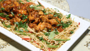 Chilli Chicken on Hakka Noodles Recipe | Food Diaries
