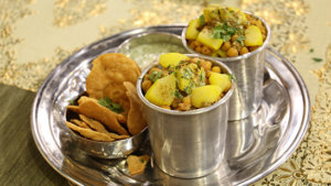 Khatti Meethi Chaat Recipe | Tarka